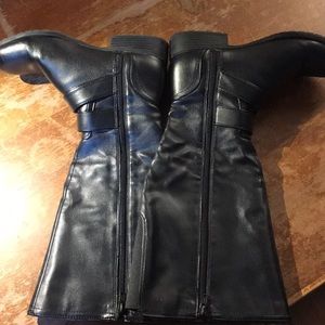 Heeled black zip-up boots, size 9, lightly worn